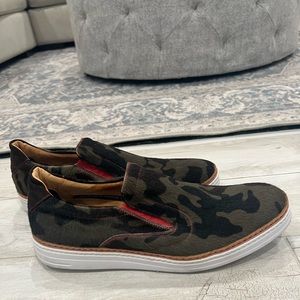 Robert Graham camo green leather and pony hair men’s slip on shoes